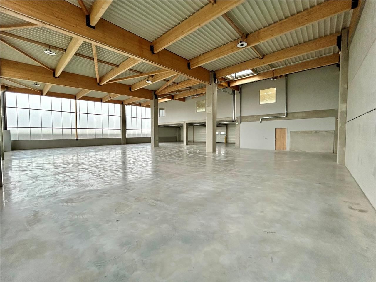 CBRE vous propose à louer, un local d'activités n