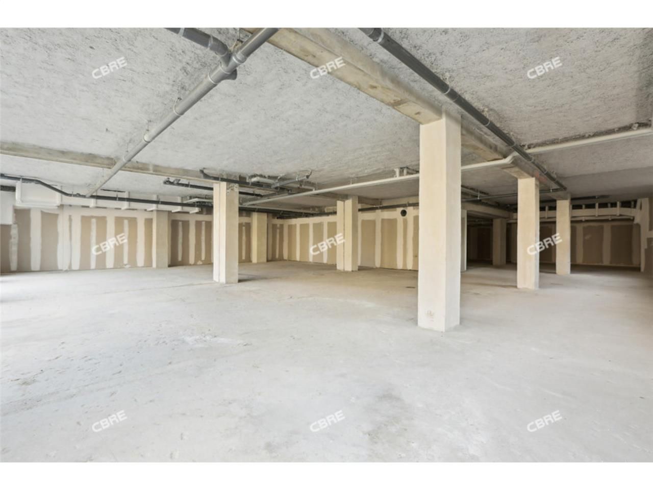 CBRE vous propose à vendre, un entrepôt/local d'a