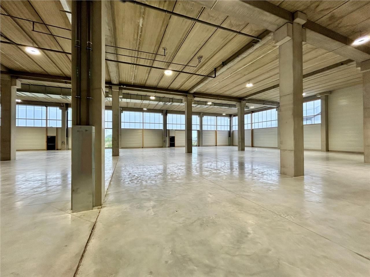 CBRE vous propose à louer, des locaux d'activités