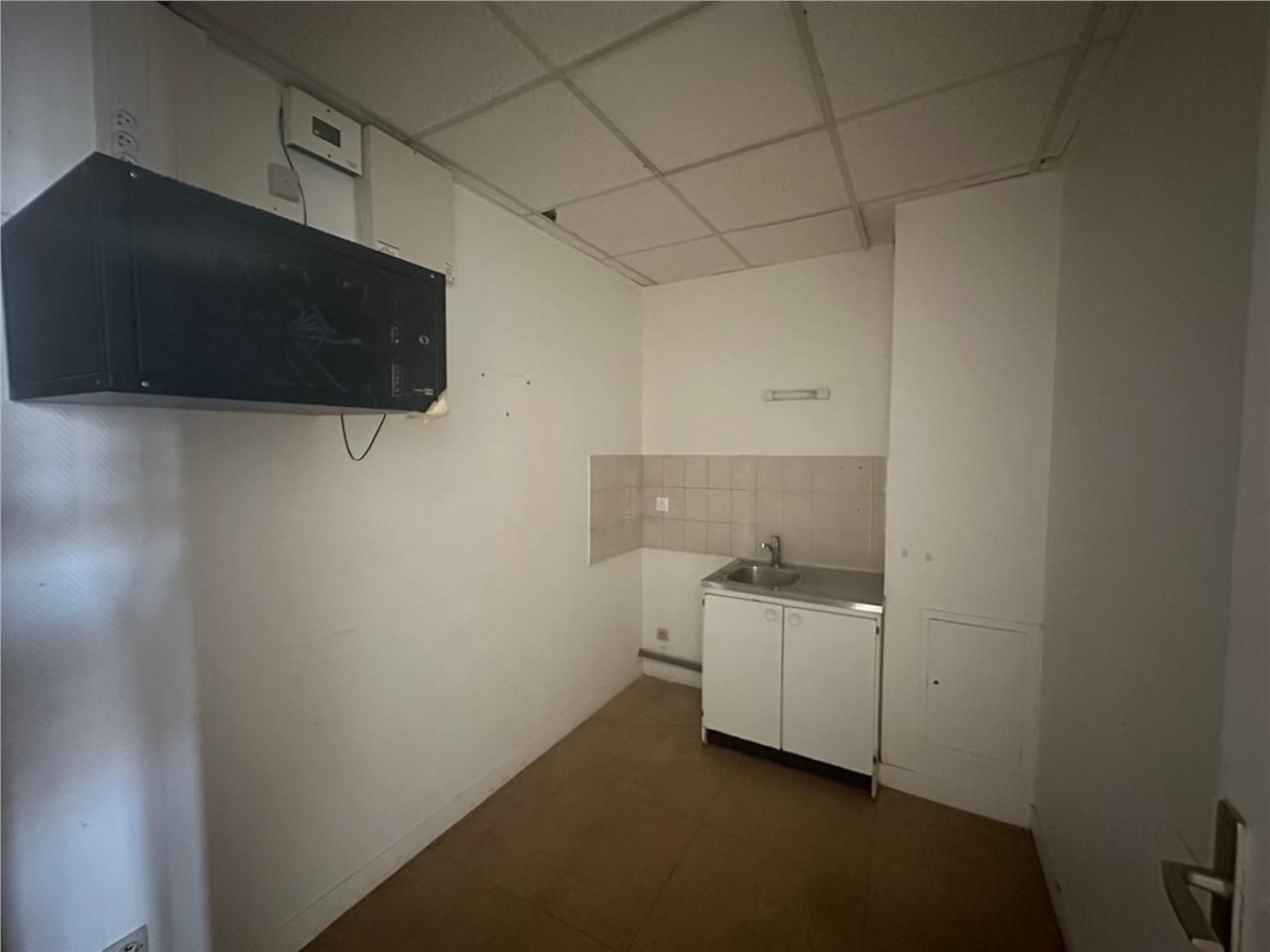 CBRE vous propose un local d'activités à louer, à