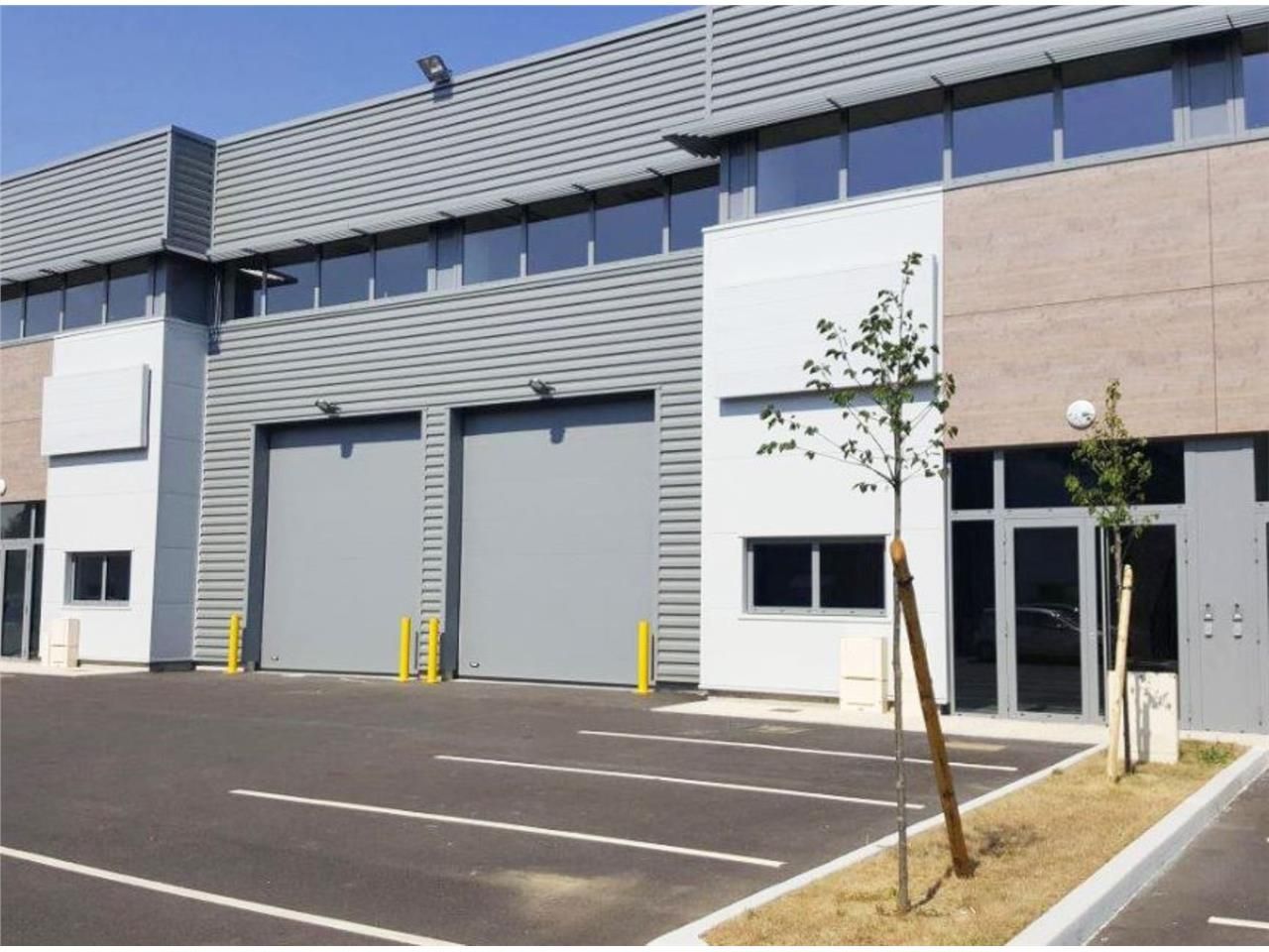 CBRE vous propose à louer, un entrepôt/local d'ac