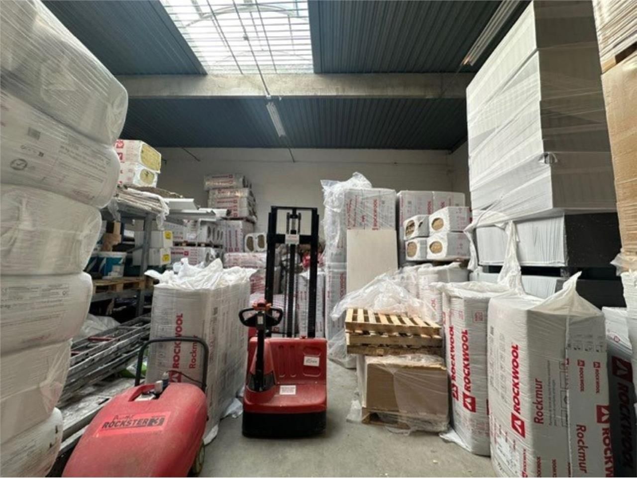 CBRE vous propose à louer, un entrepôt/local d'ac