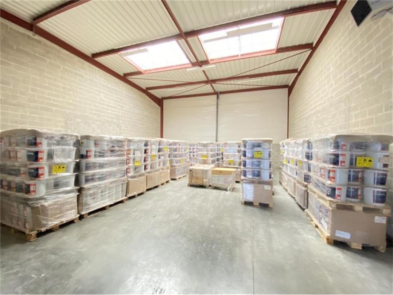 CBRE vous propose à louer, un local d'activités. 