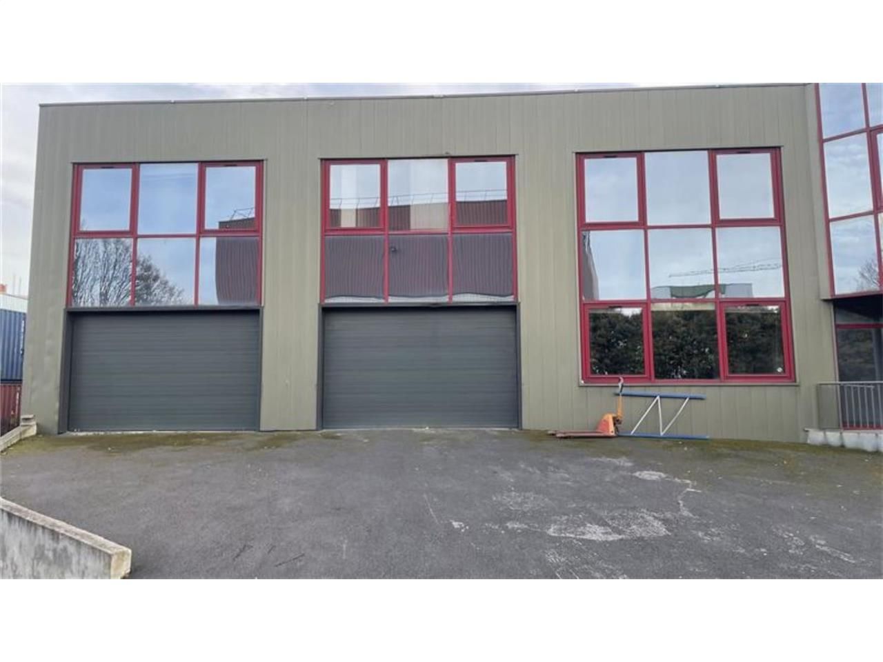 CBRE vous propose à louer, un local d'activités r