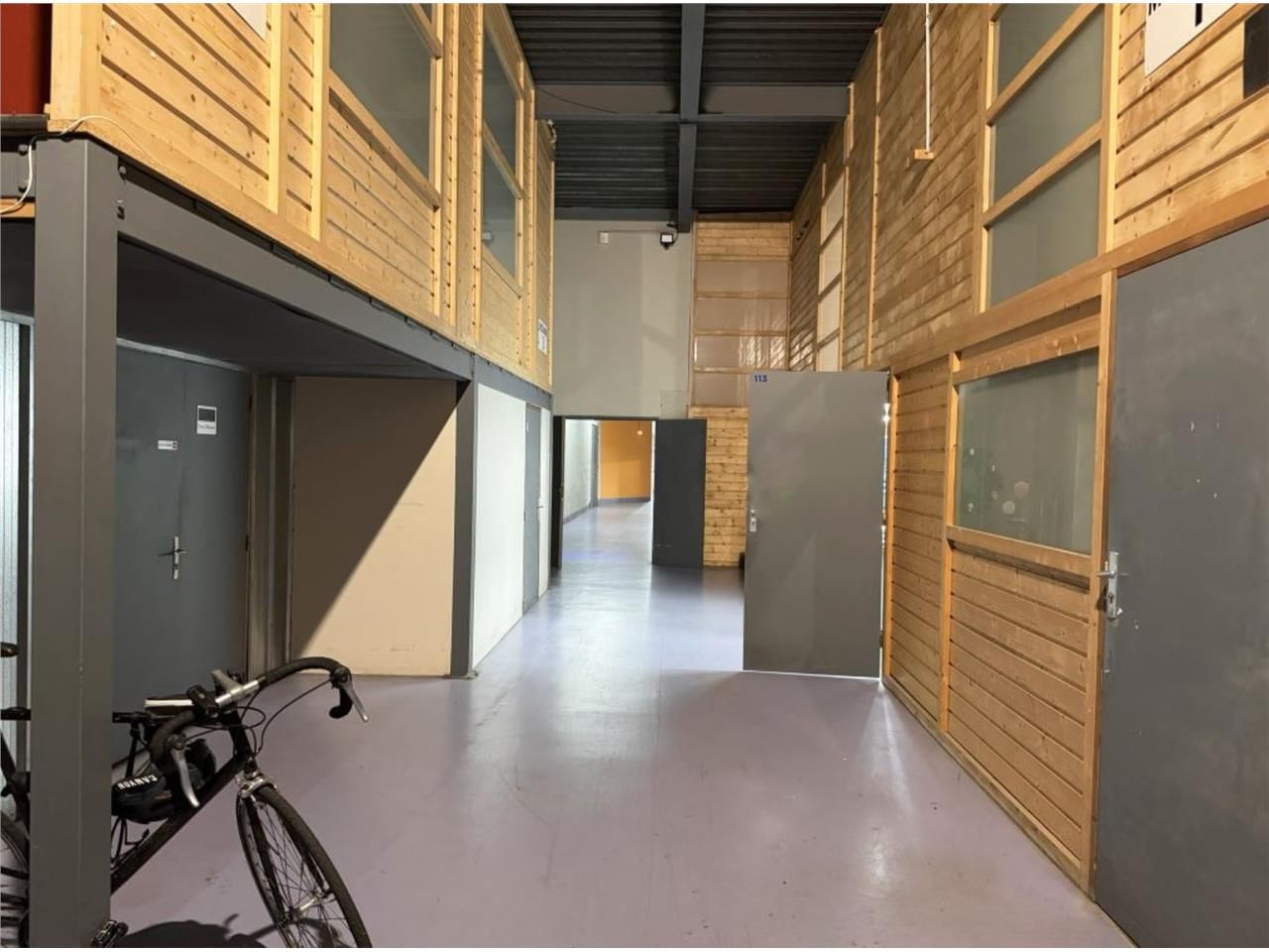 CBRE vous propose à vendre, un entrepôt/local d'a