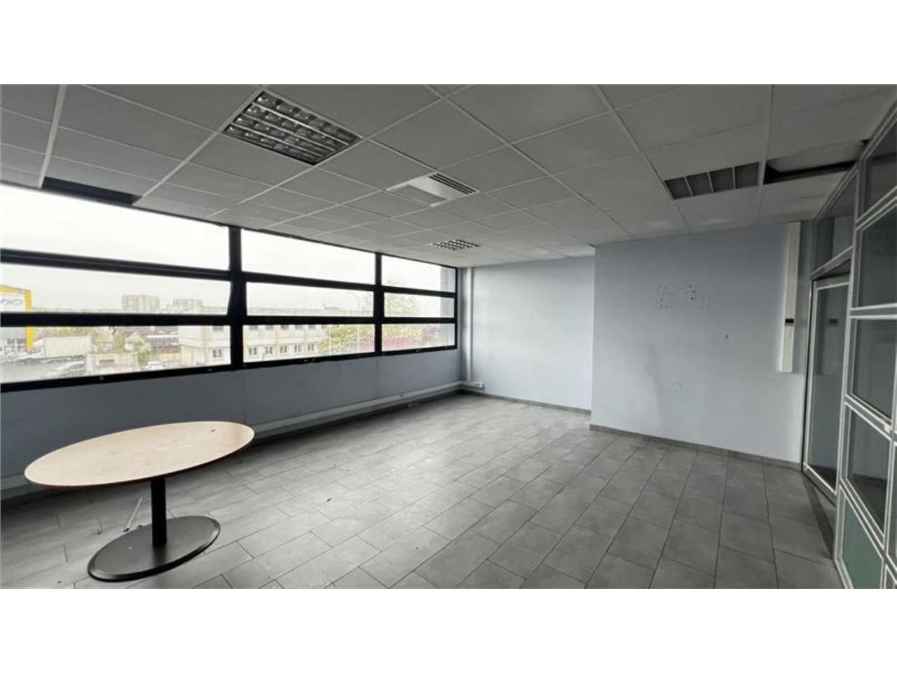 CBRE vous propose à louer, un entrepôt/local d'ac