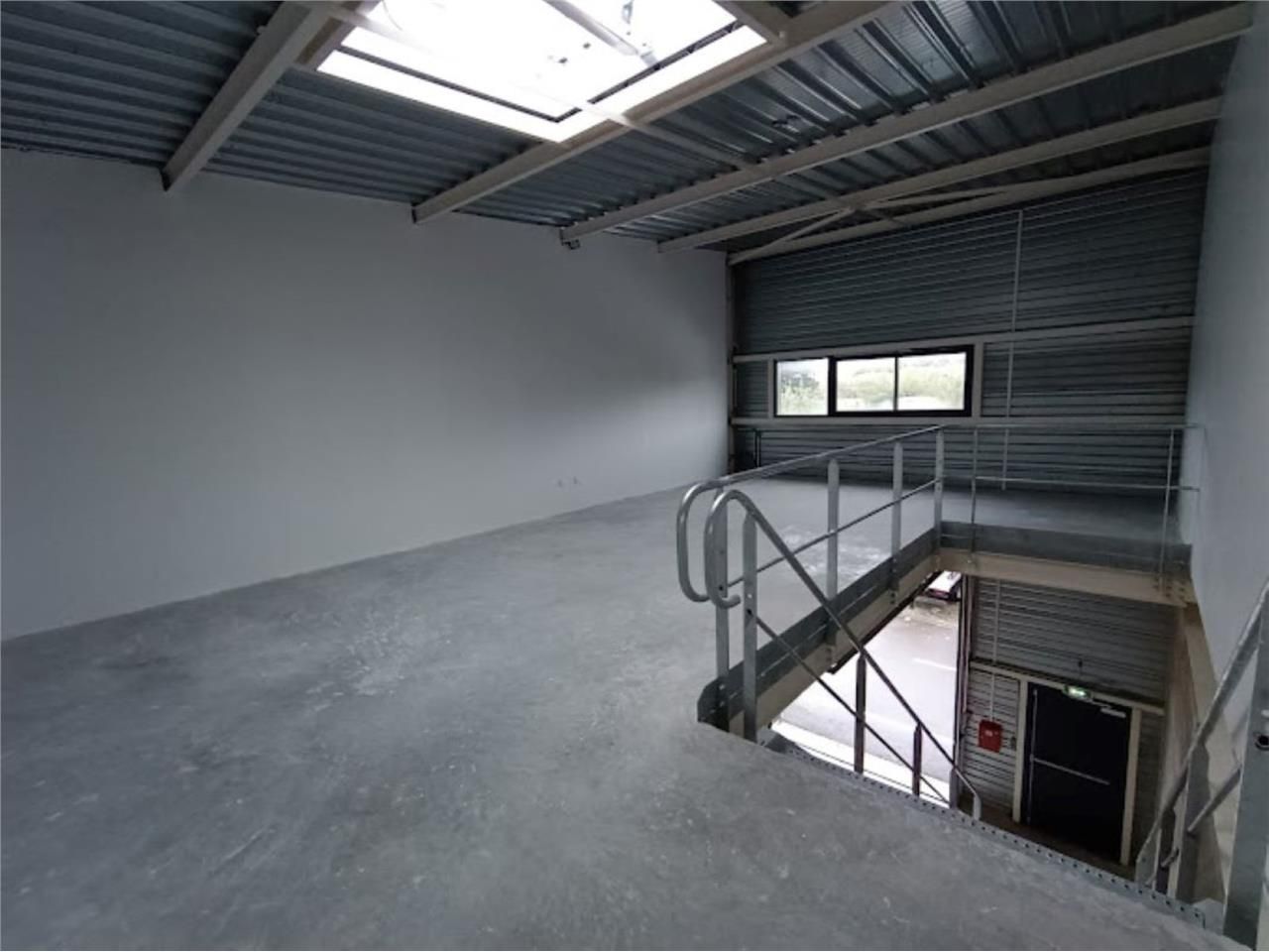 CBRE vous propose à louer, un entrepôt/local d'ac