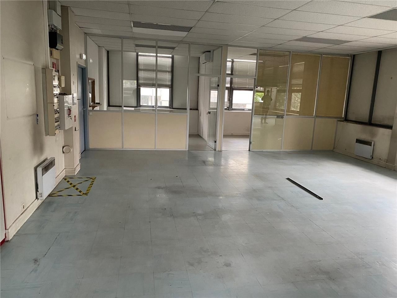 CBRE vous propose à louer un entrepôt/local d'act