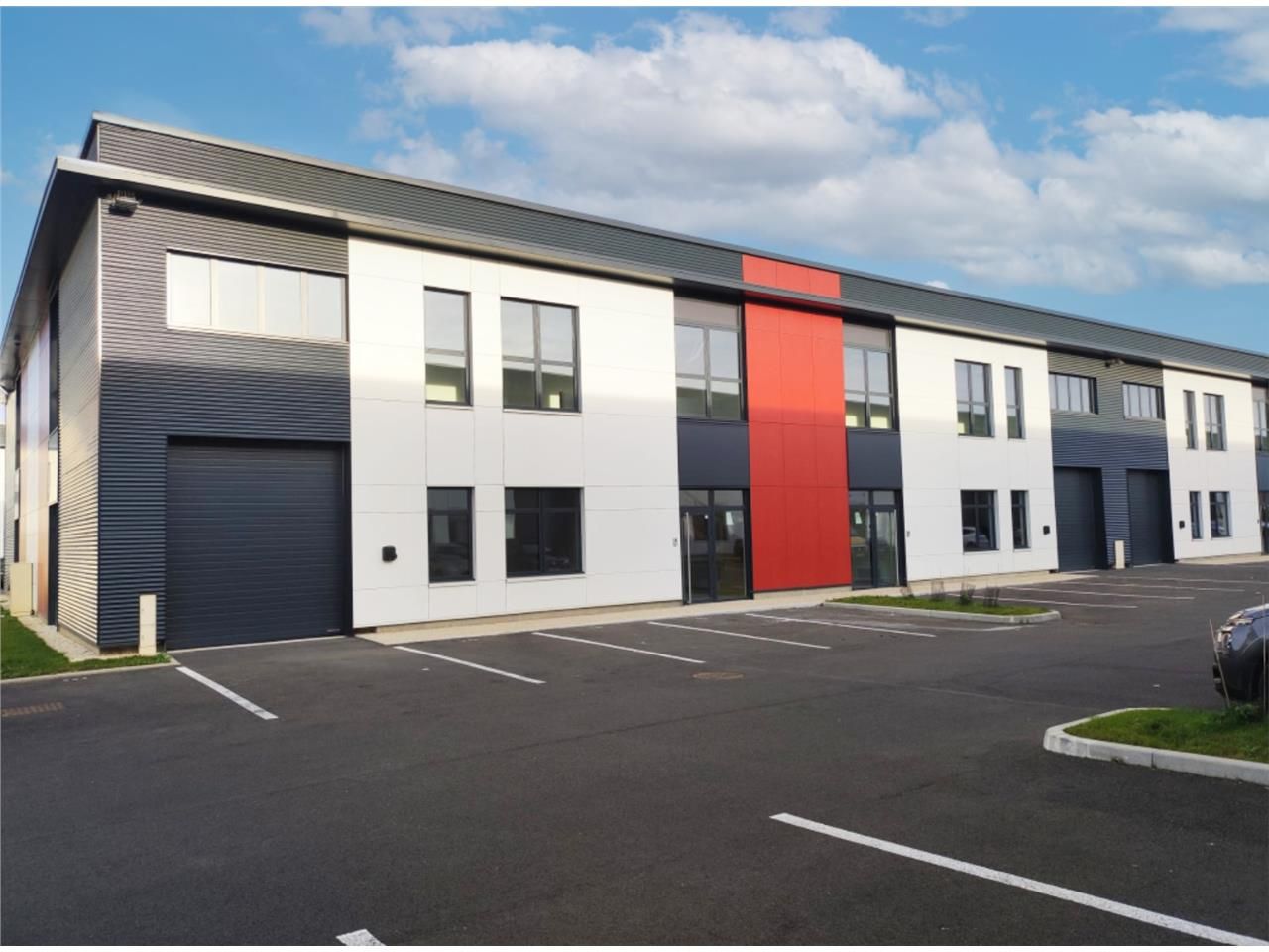 CBRE vous propose à vendre, un entrepôt/local d'a