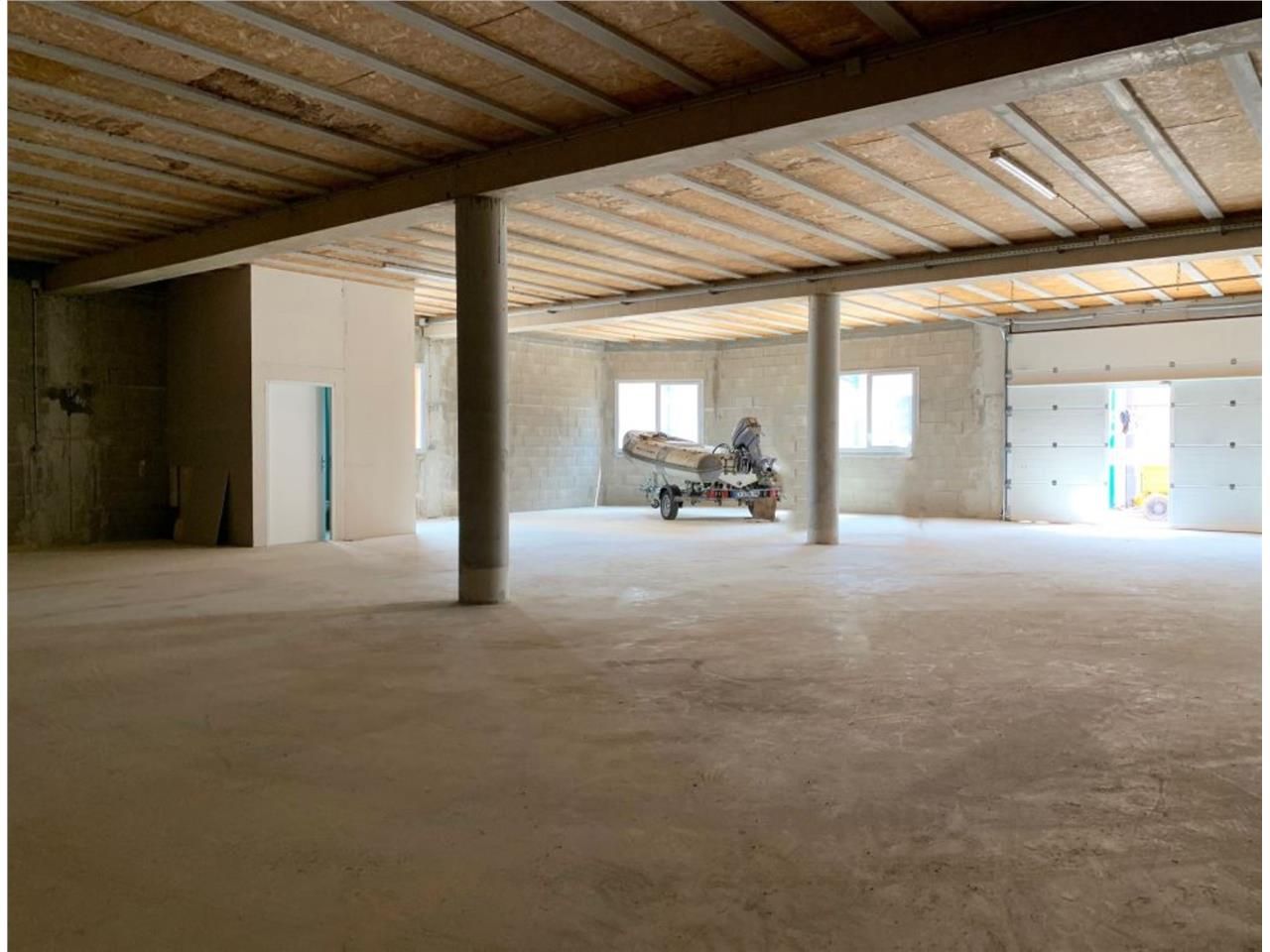 CBRE vous propose à louer, un entrepôt/local d'ac