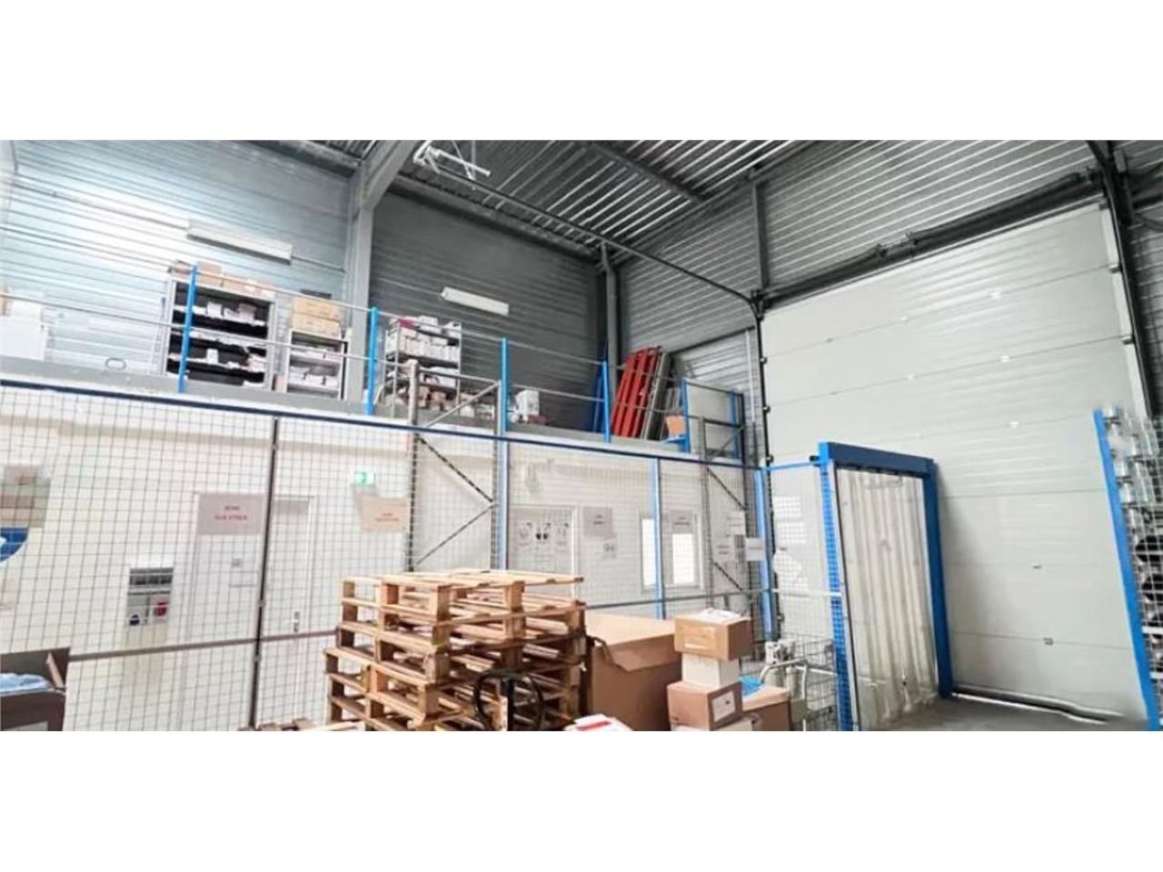 CBRE vous propose à louer, un entrepôt/local d'ac