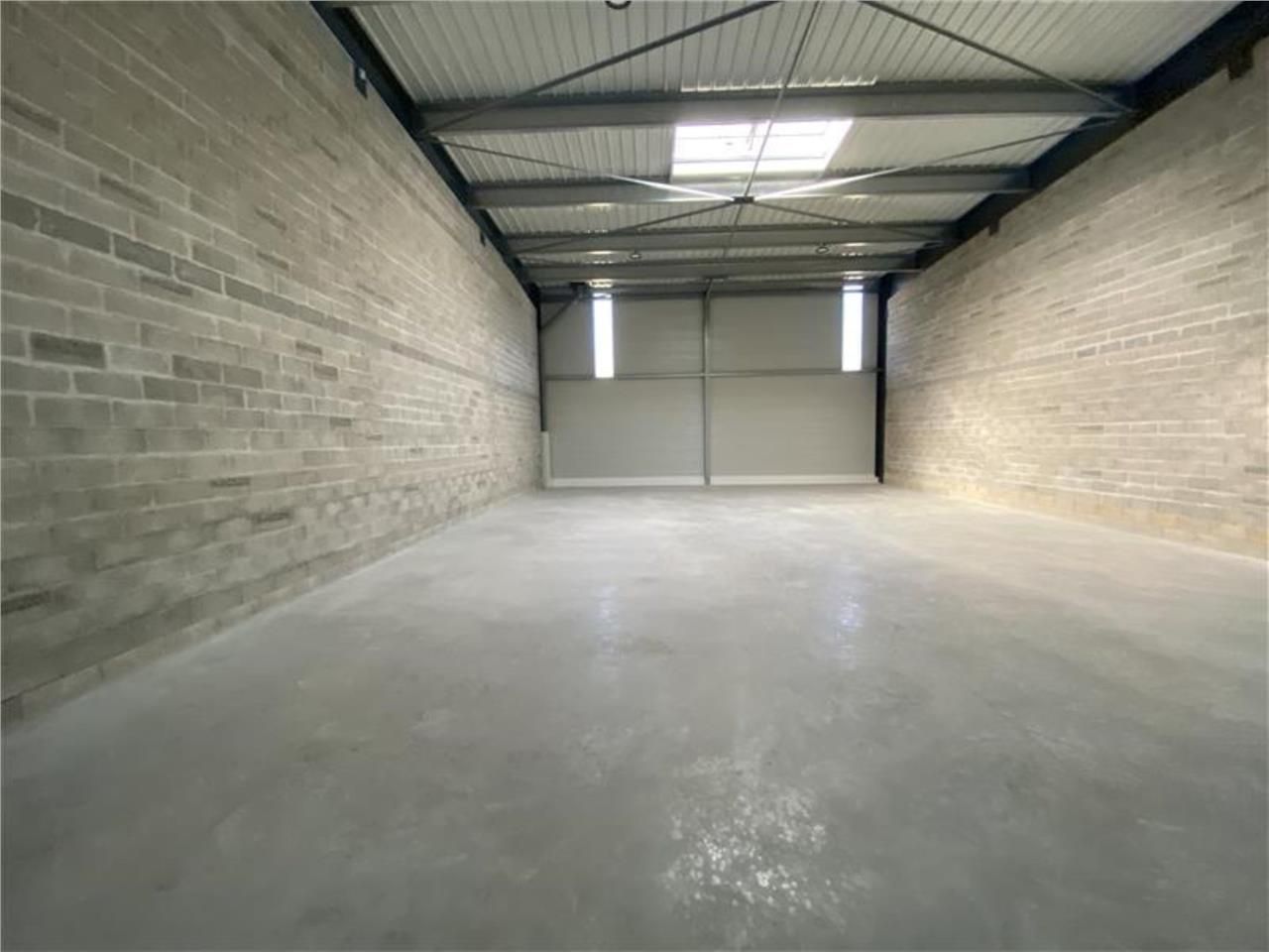 CBRE vous propose à louer, des locaux d'activités