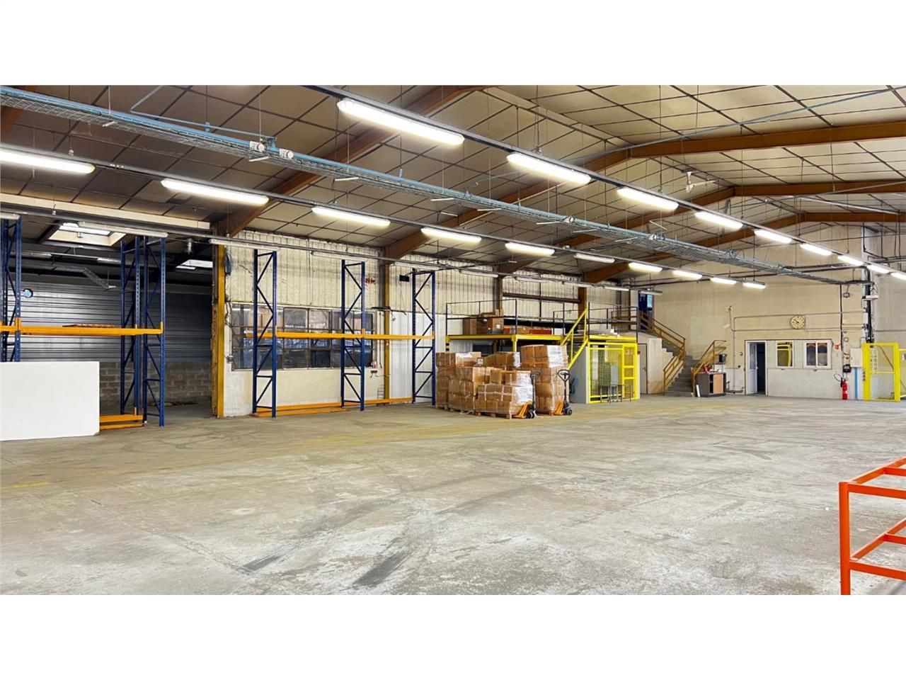 CBRE vous propose à louer, un entrepôt/local d'ac