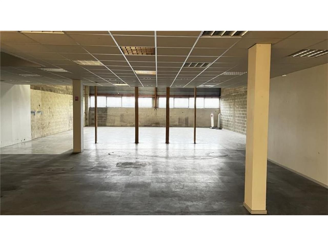 CBRE vous propose à louer, un entrepôt/local au s