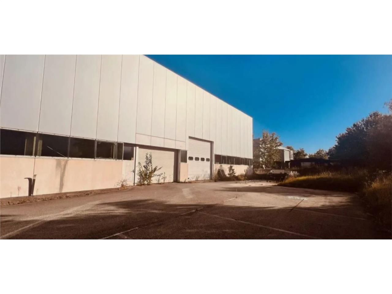 CBRE vous propose à vendre, un entrepôt/local d'a