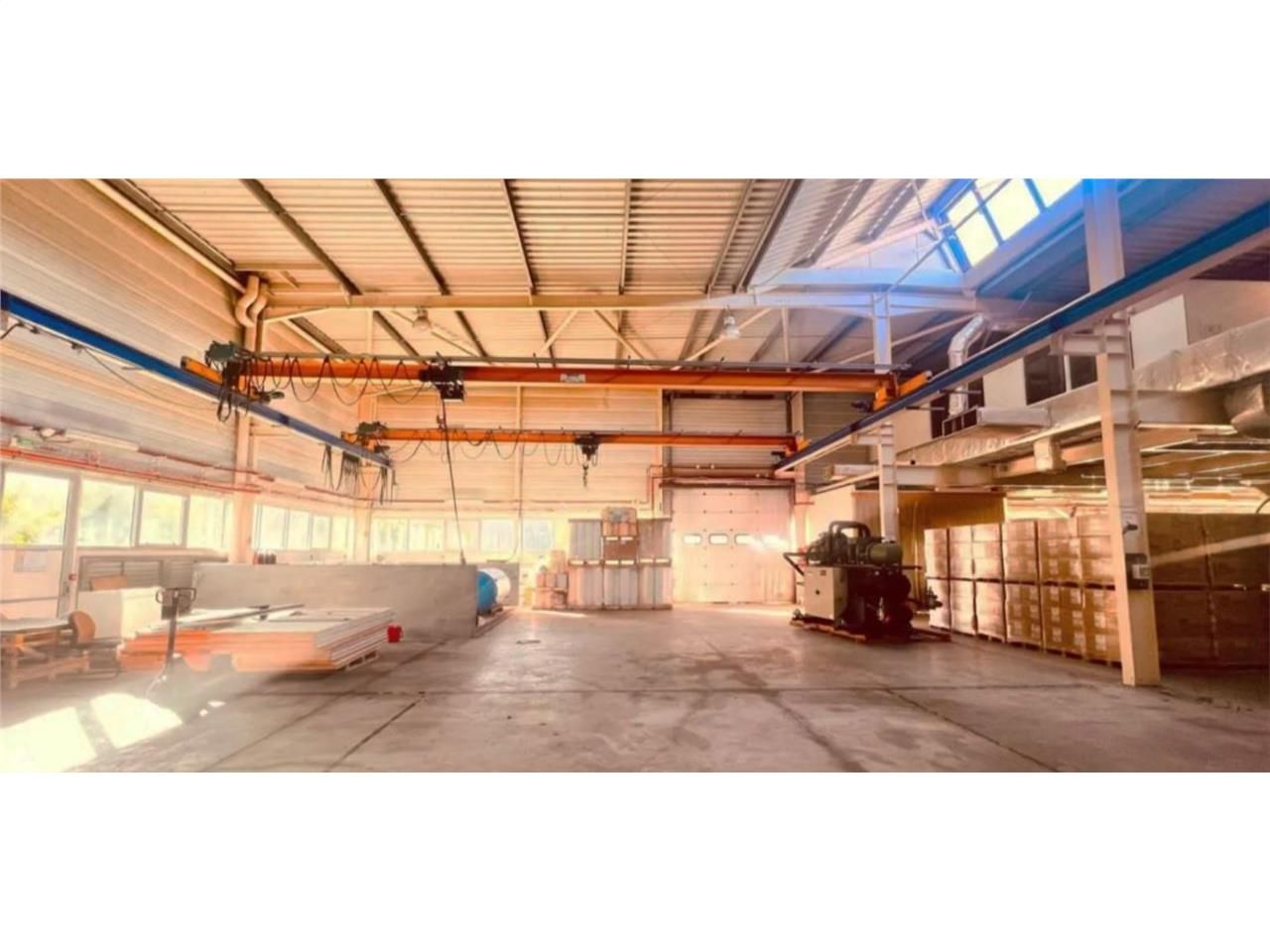 CBRE vous propose à vendre, un entrepôt/local d'a