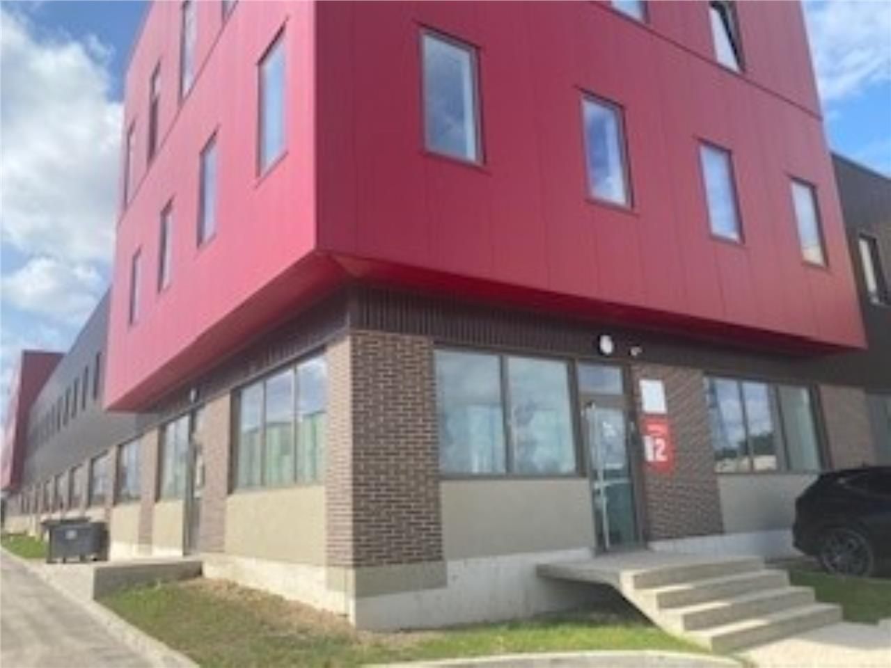 CBRE vous propose à vendre ou à louer, un bâtimen