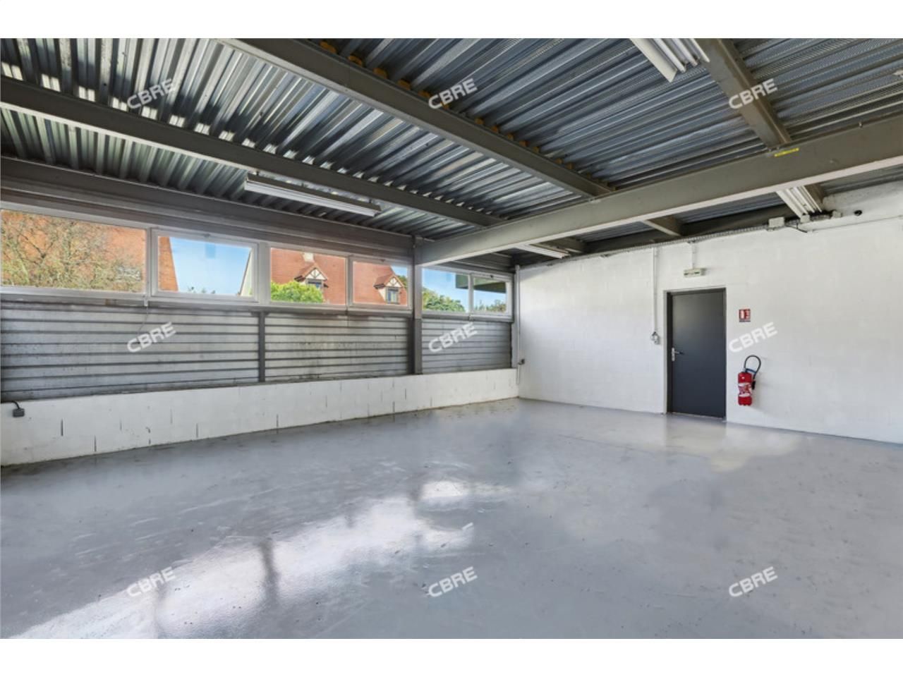 CBRE vous propose à louer un entrepôt/local d'act