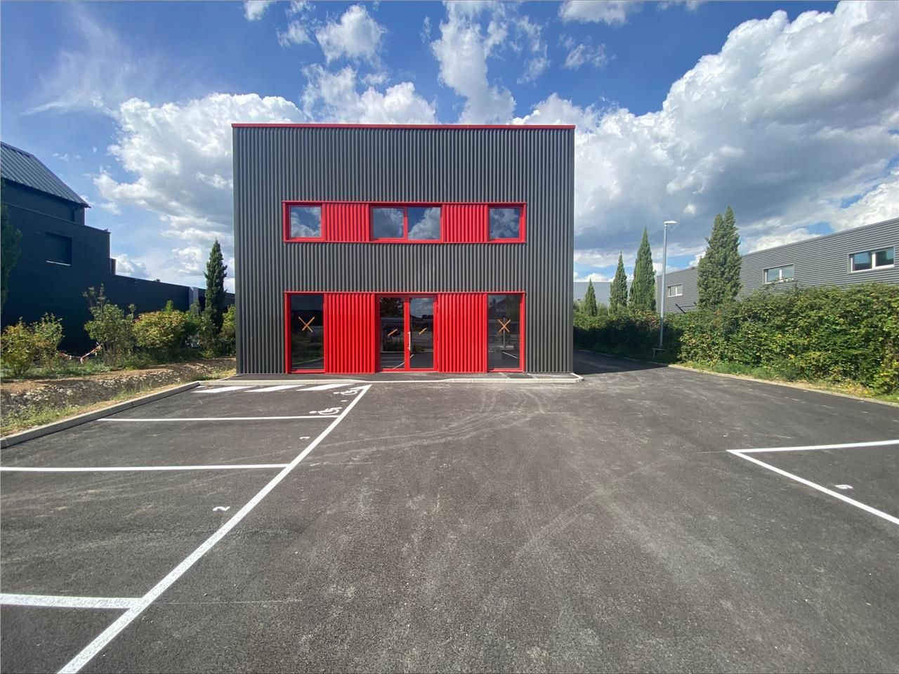 CBRE vous propose à louer un bâtiment indépendant