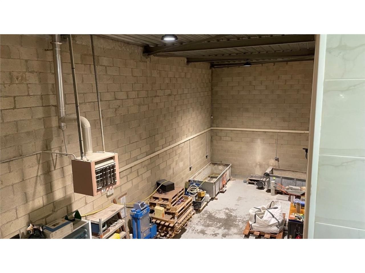 CBRE vous propose à louer, un entrepôt/local d'ac