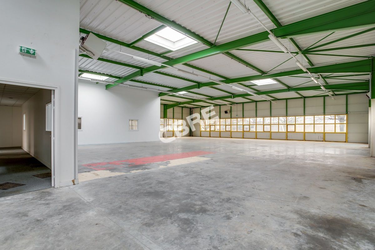 CBRE vous propose à louer, un entrepôt/local d'ac