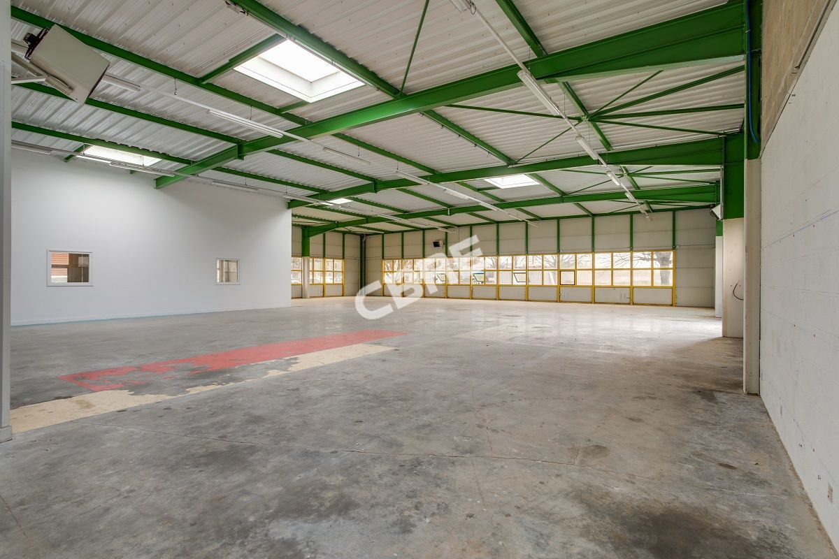 CBRE vous propose à louer, un entrepôt/local d'ac