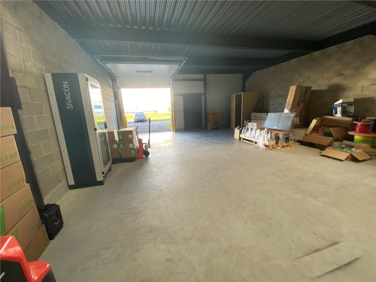 CBRE vous propose à vendre, un local refait à neu