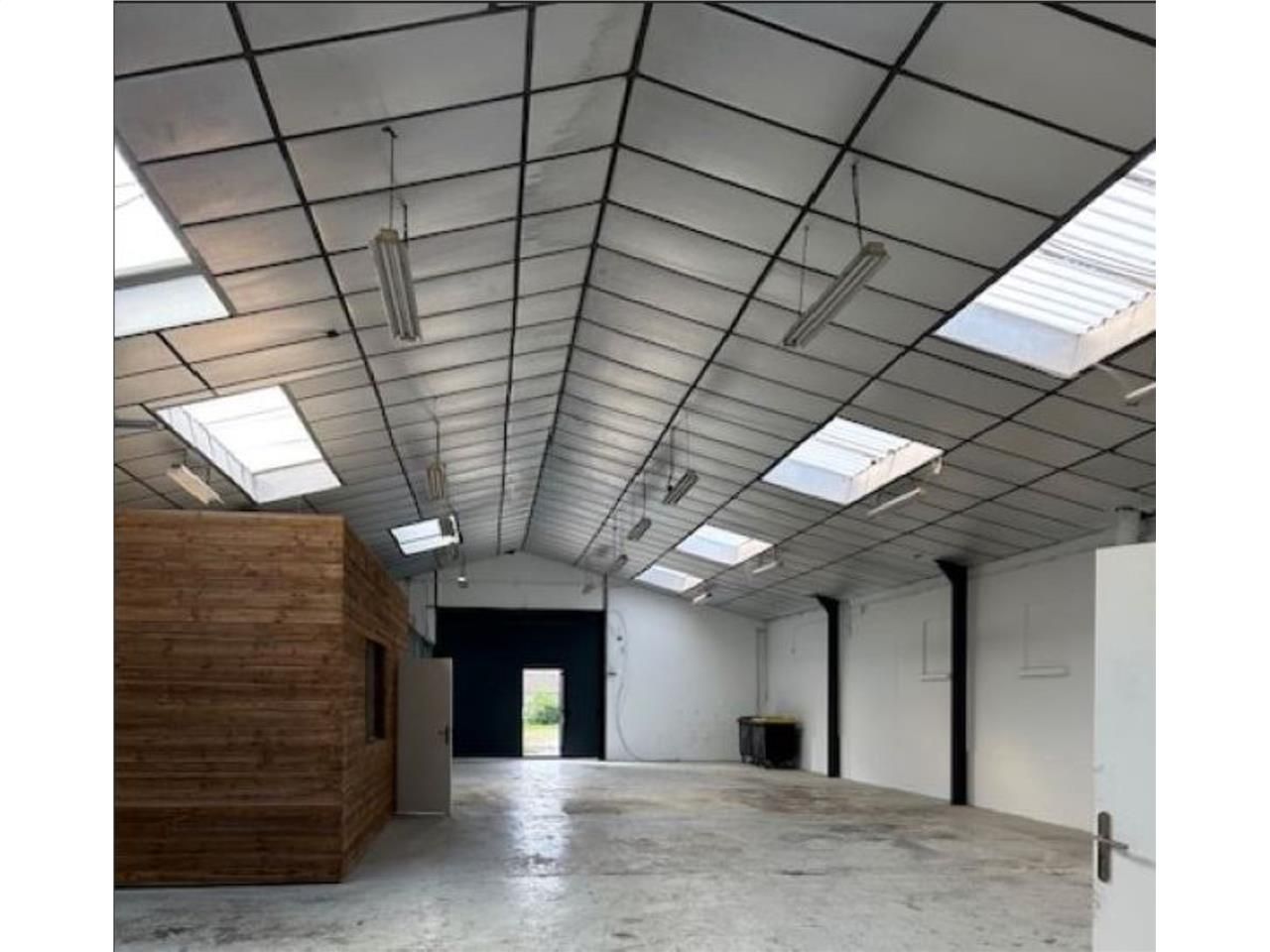 CBRE vous propose à louer, un entrepôt/local d'ac