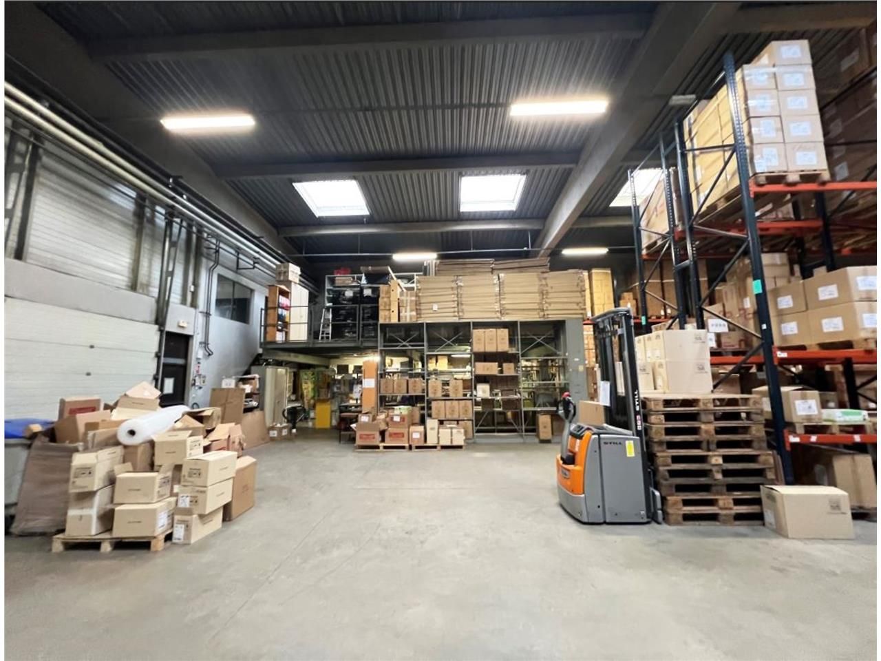 CBRE vous propose à louer, un entrepôt/local d'ac