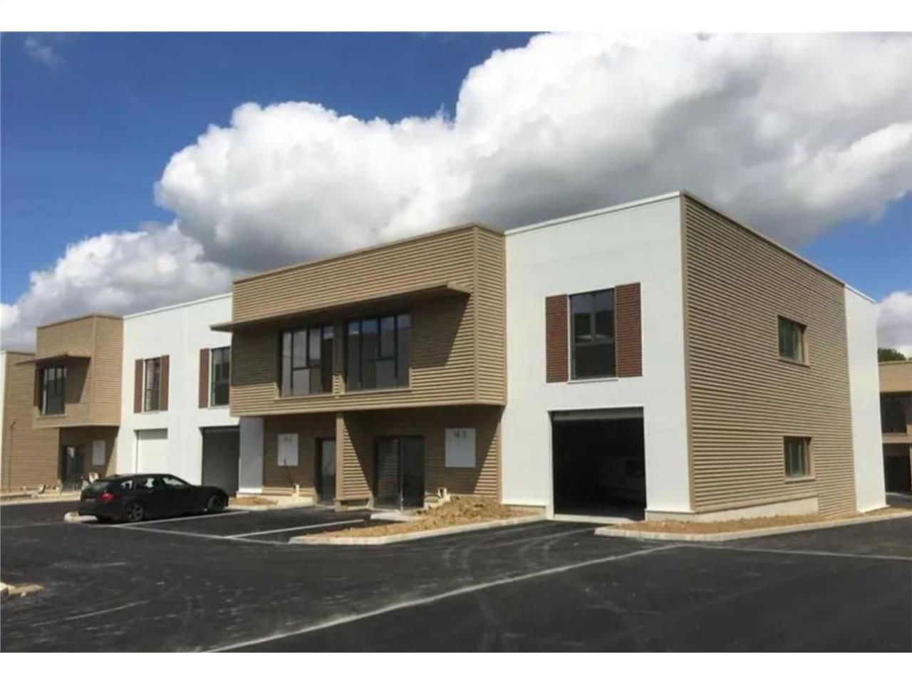 CBRE vous propose à louer, un entrepôt/local d'ac