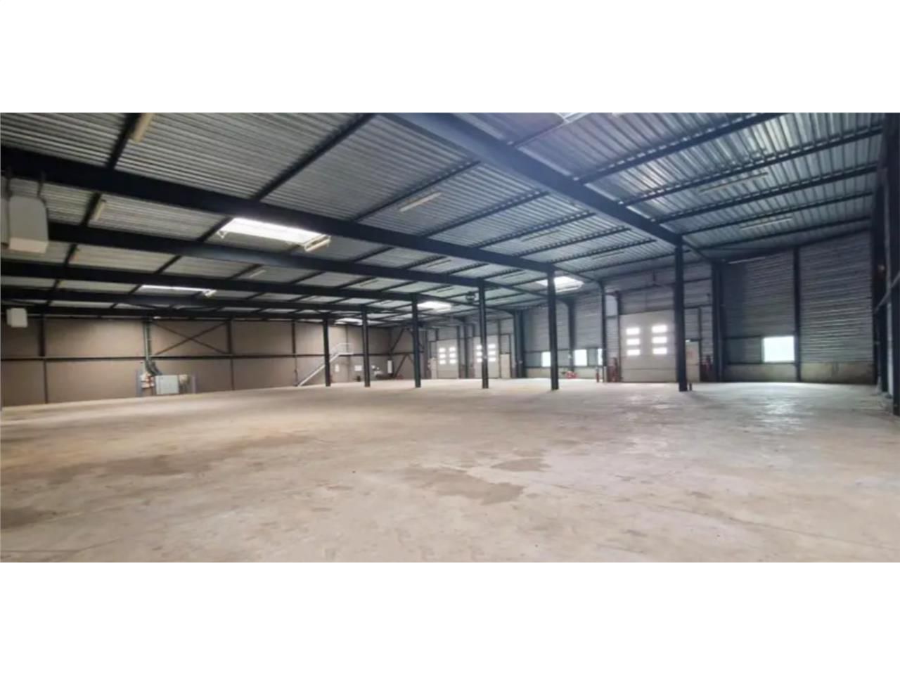 CBRE vous propose à louer, un entrepôt/local d'ac