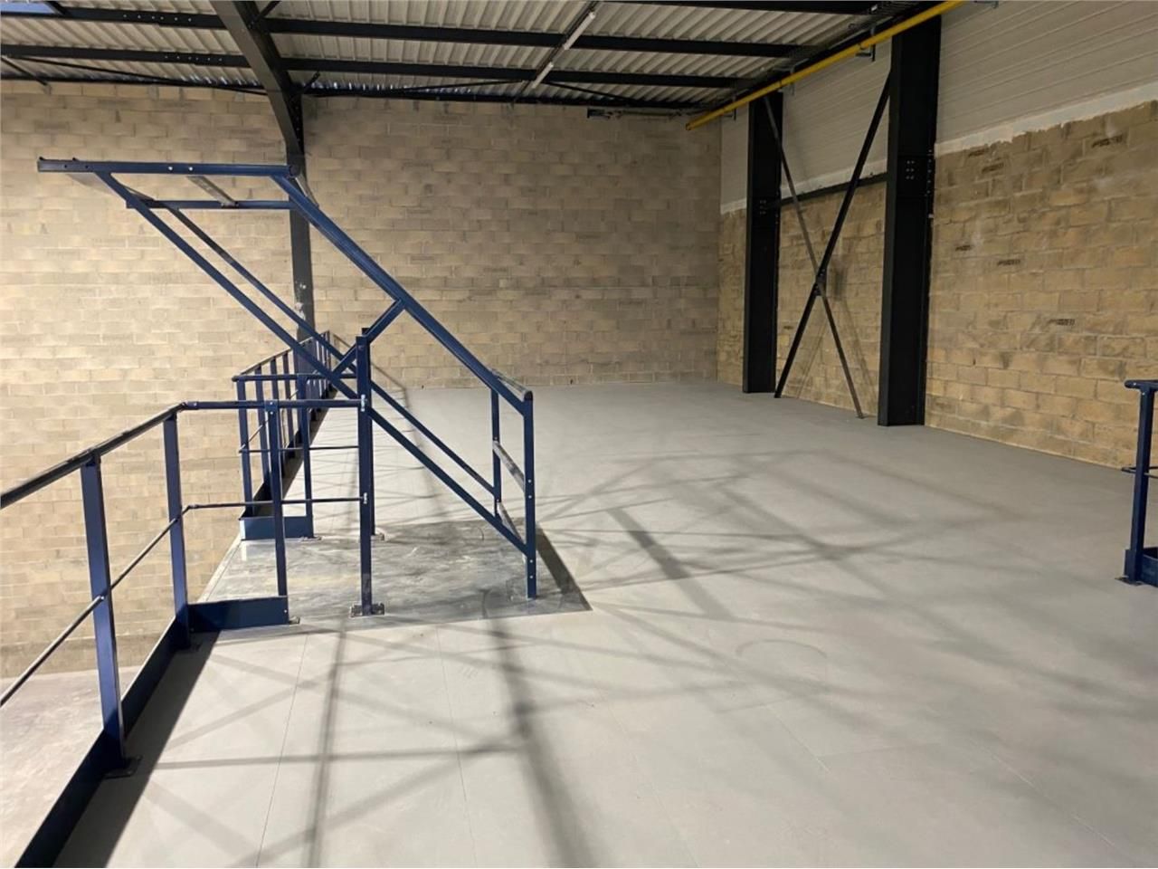 CBRE vous propose à louer, un entrepôt/local d'ac