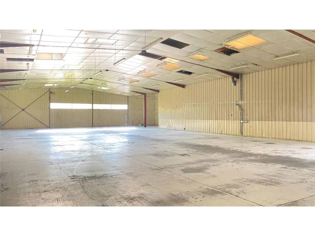 CBRE vous propose à louer, un entrepôt/local d'ac