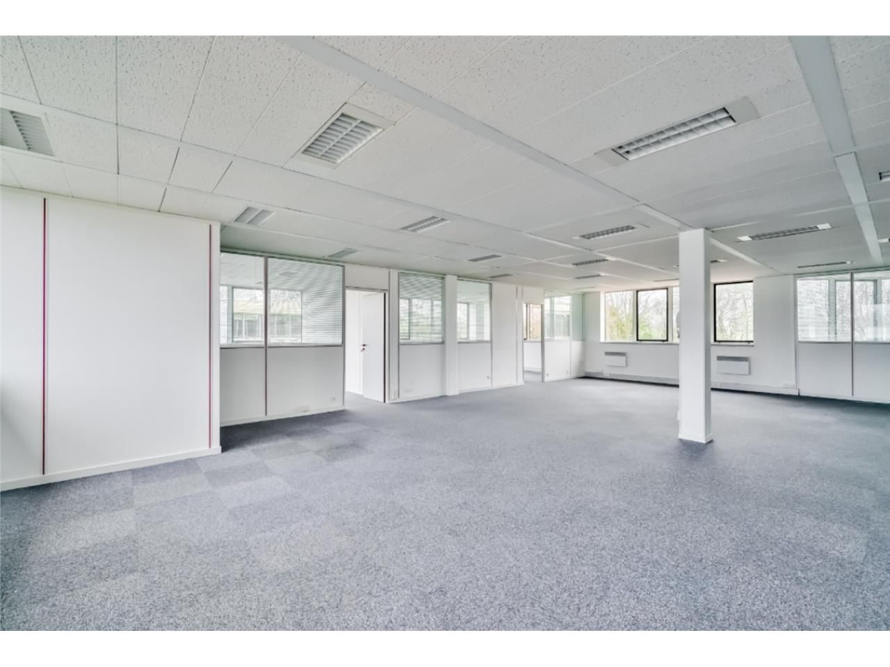 CBRE vous propose à louer, un entrepôt/local d'ac