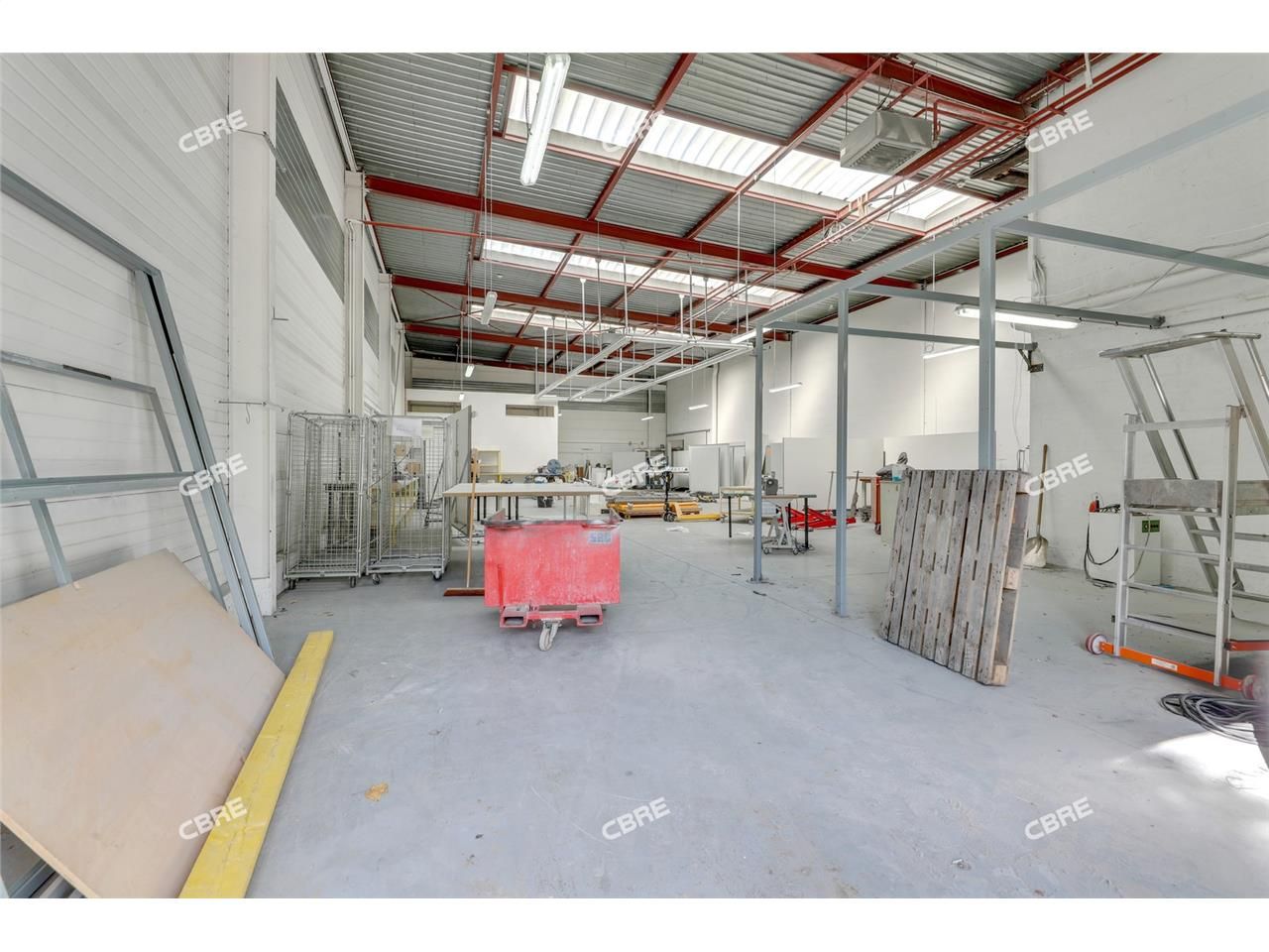 CBRE vous propose à louer, un entrepôt/local d'ac