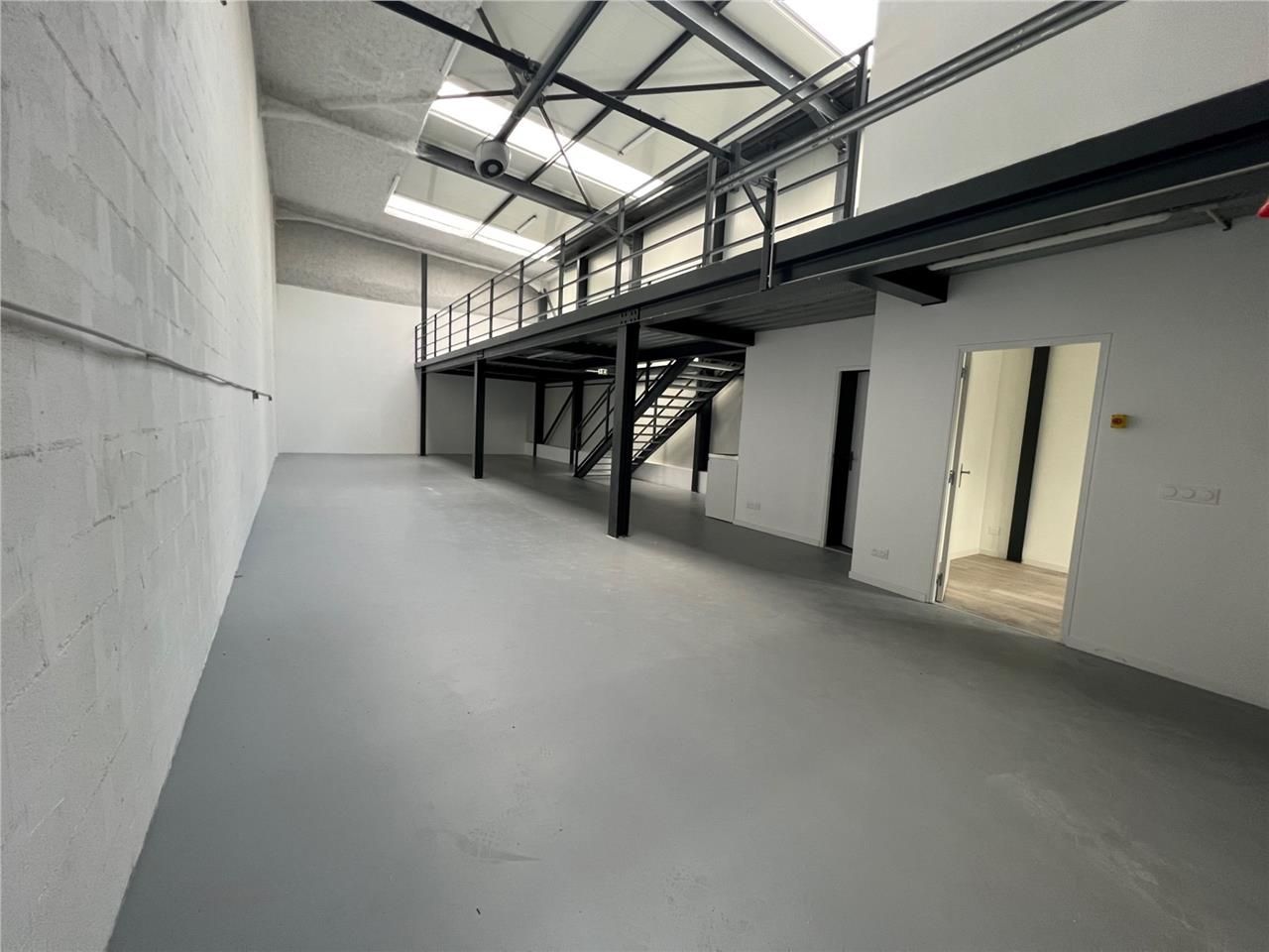 LOGISTIQUE URBAINE - CBRE vous propose à louer, u