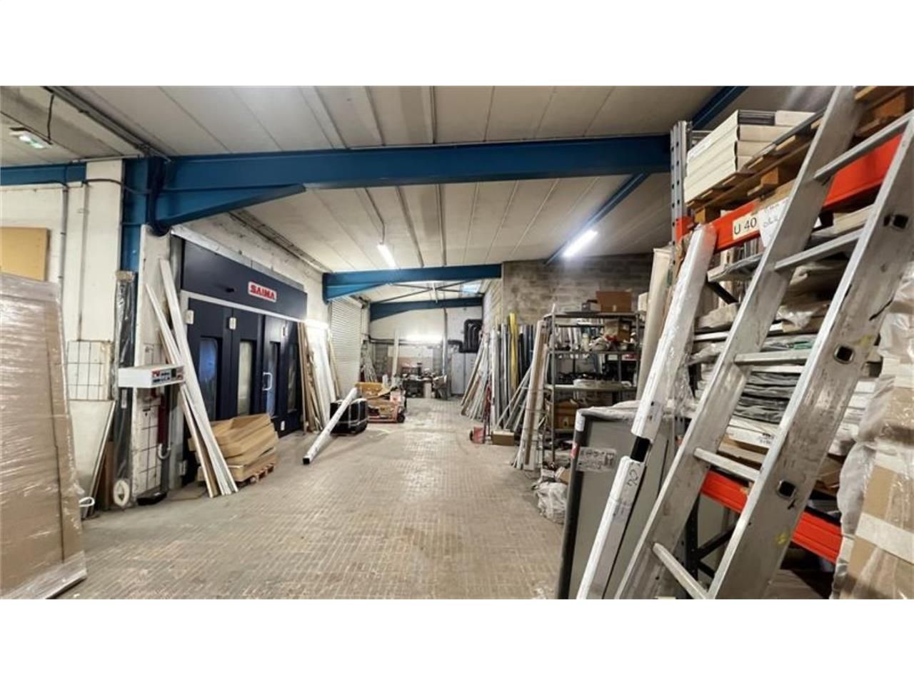 CBRE vous propose à vendre, un entrepôt/local d'a