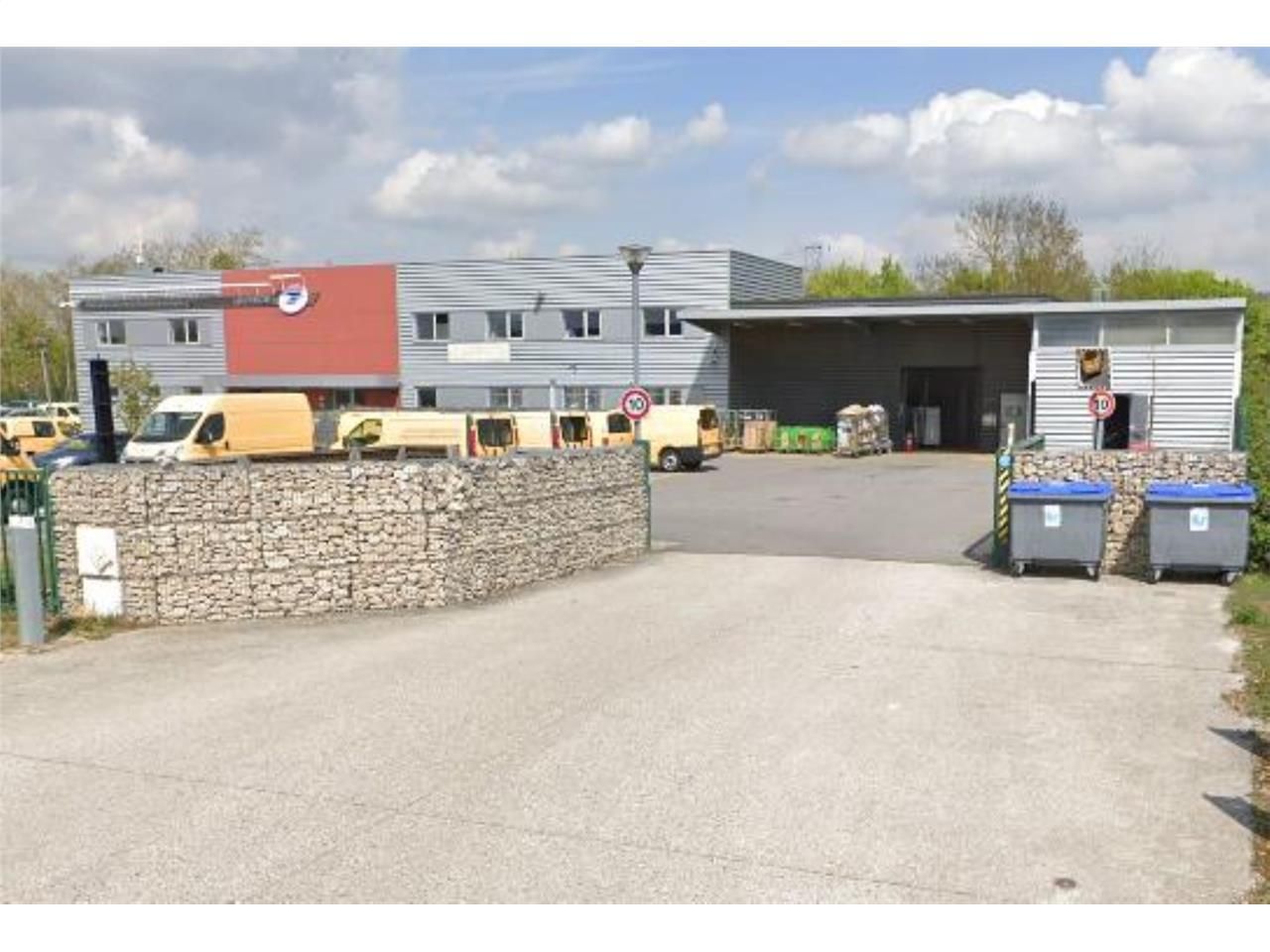 CBRE vous propose à vendre ou à louer, un local d