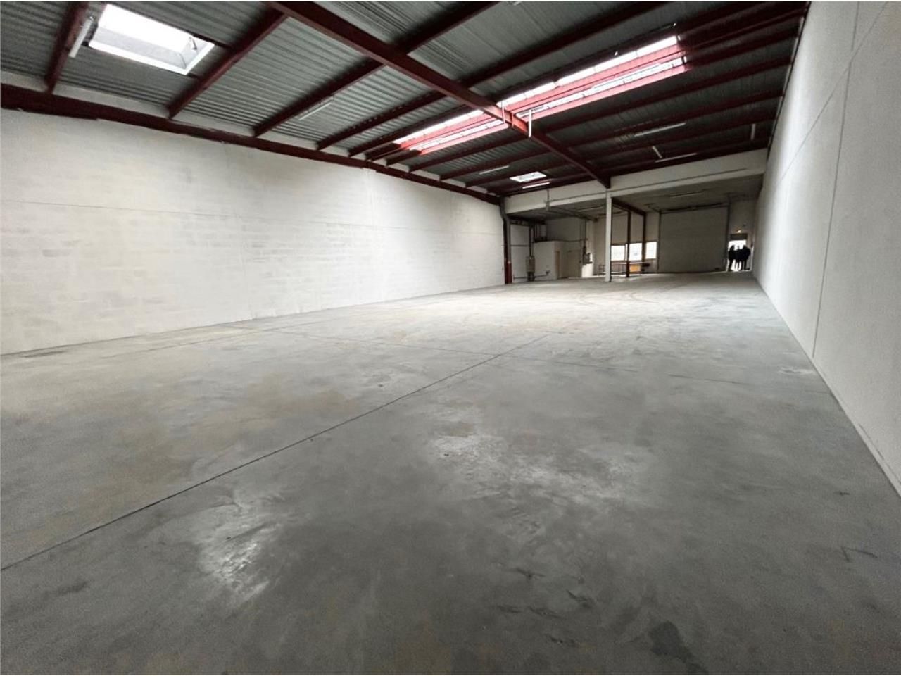 CBRE vous propose à louer, un entrepôt/local d'ac