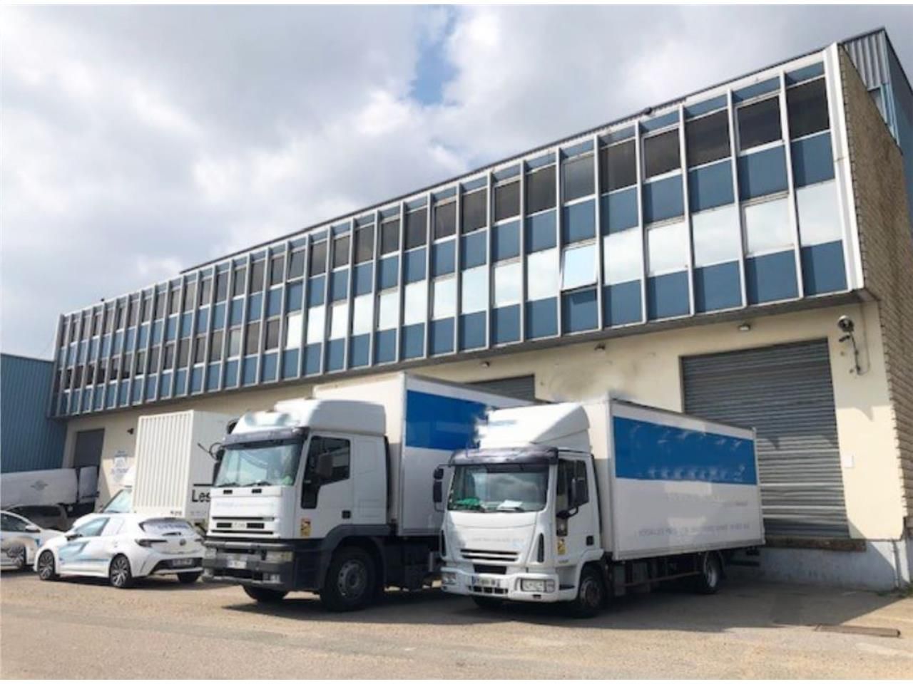 CBRE vous propose à vendre, un ensemble d'entrepô