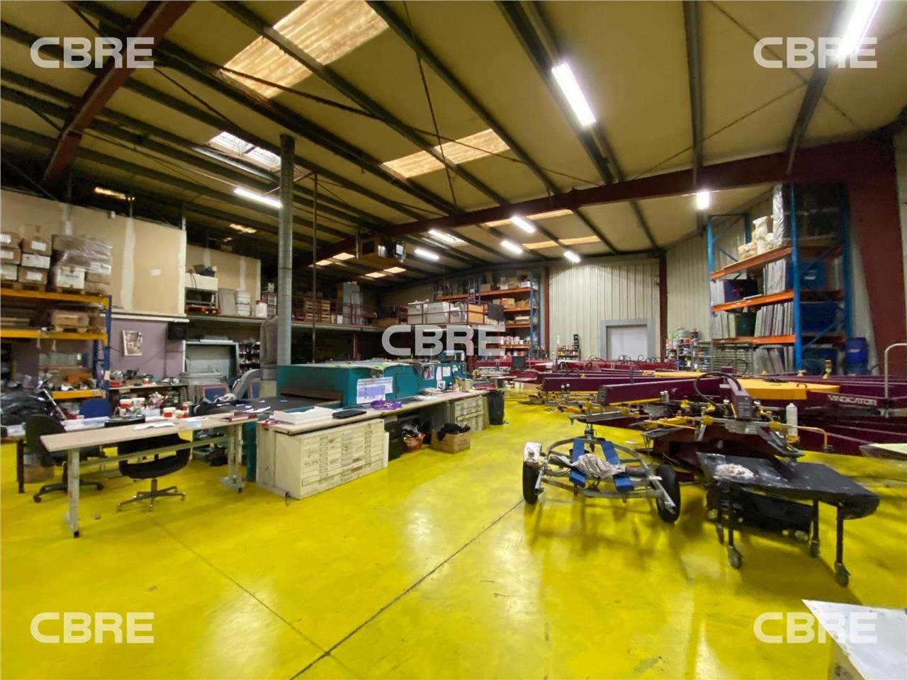 CBRE vous propose à vendre, un local d'activités 