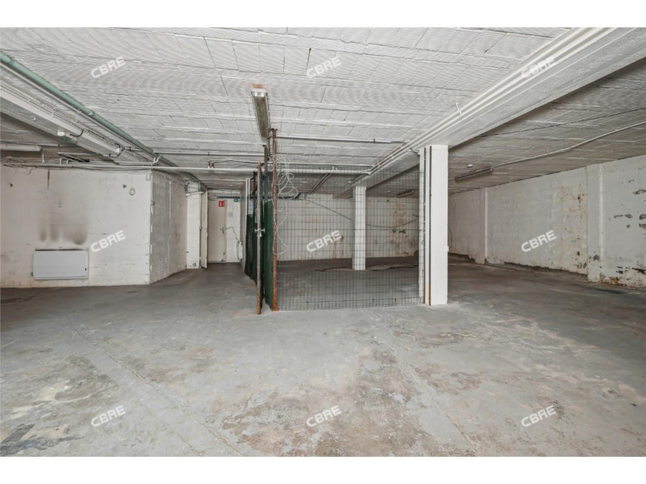 CBRE vous propose à vendre ou à louer, un entrepô