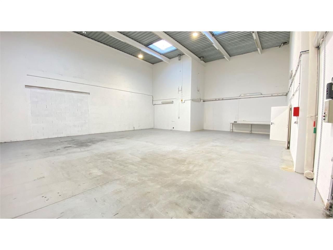 CBRE vous propose à louer, un entrepôt/local d'ac