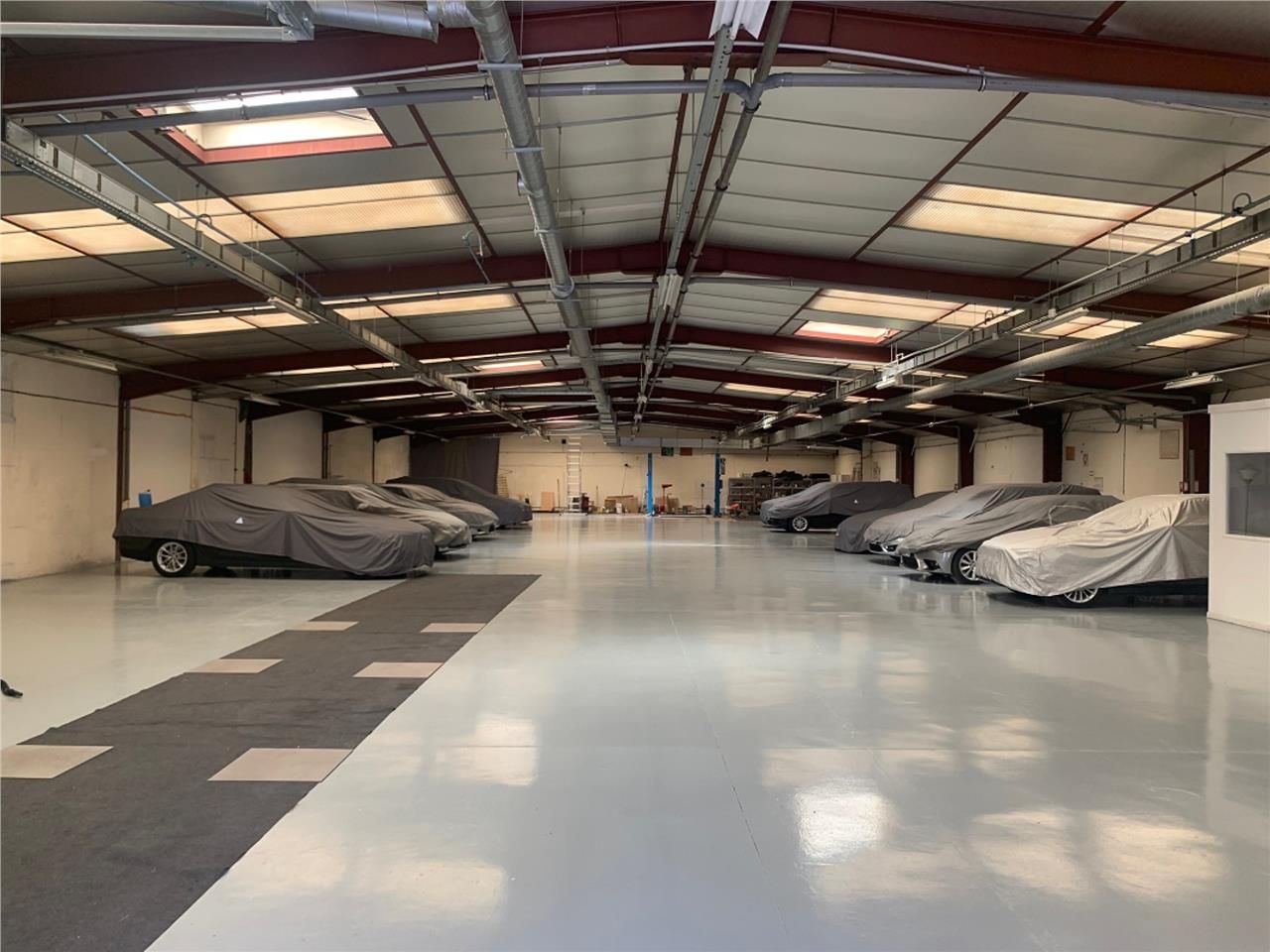 CBRE vous propose à vendre, un entrepôt/local d'a