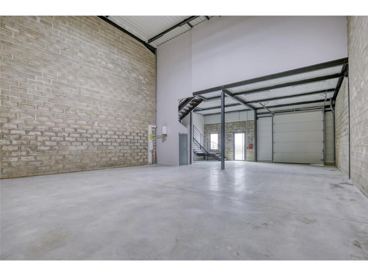 CBRE vous propose à vendre, des cellules neuves d