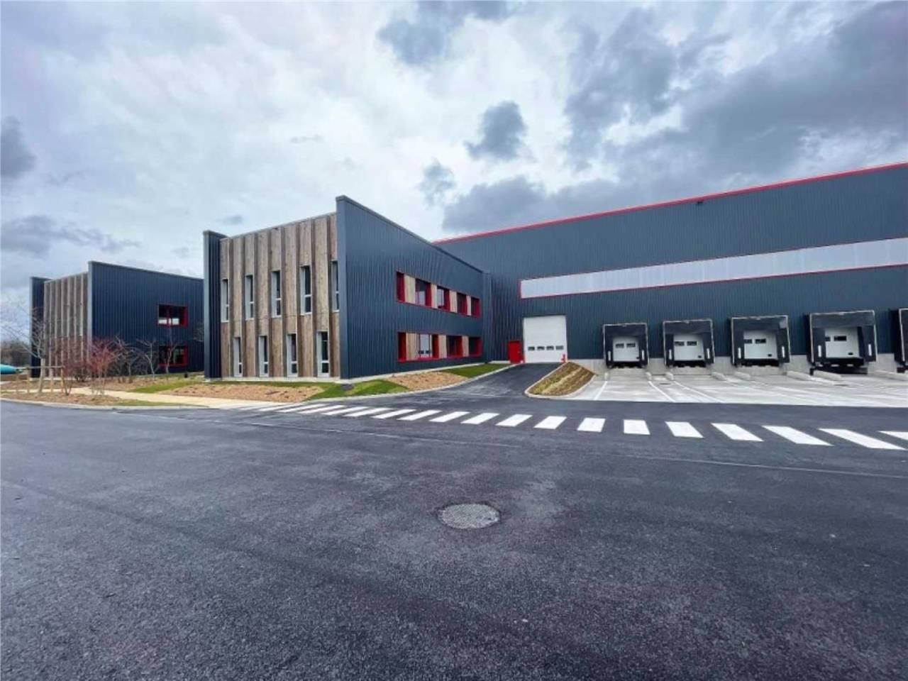 CBRE vous propose à louer, un entrepôt/local d'ac