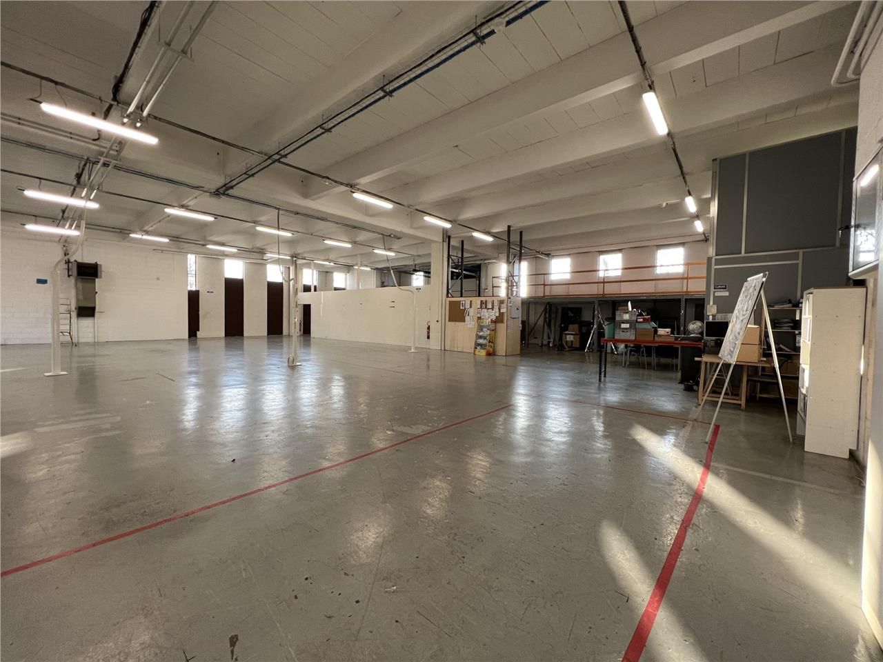 CBRE vous propose à louer, un entrepôt/local d'ac