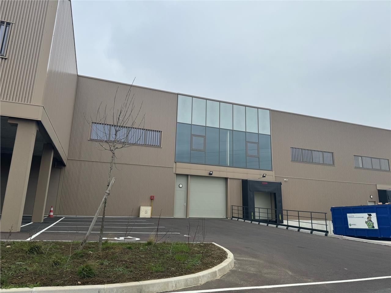 CBRE vous propose à vendre, un bâtiment indépenda