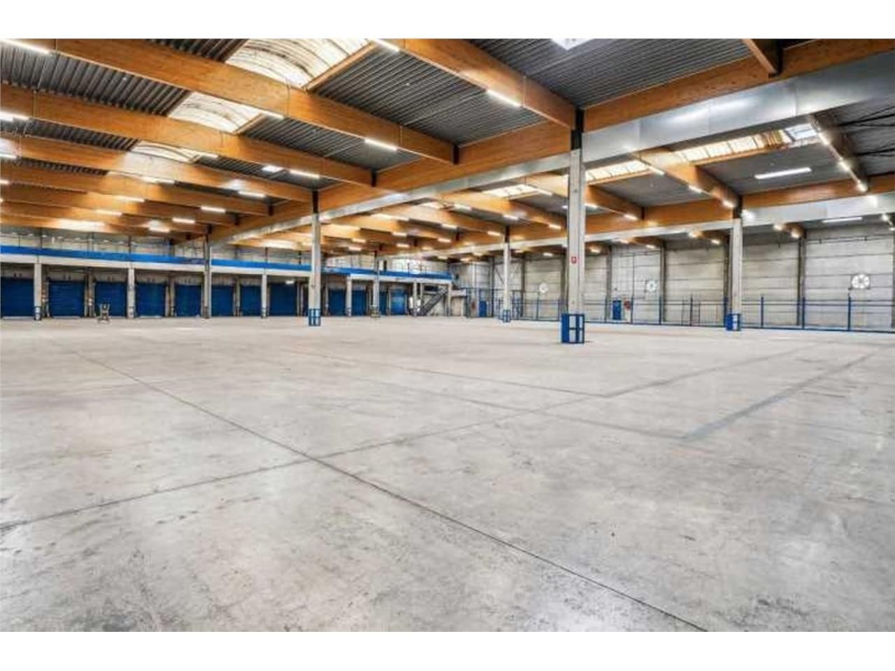 CBRE vous propose à louer, un entrepôt/local d'ac