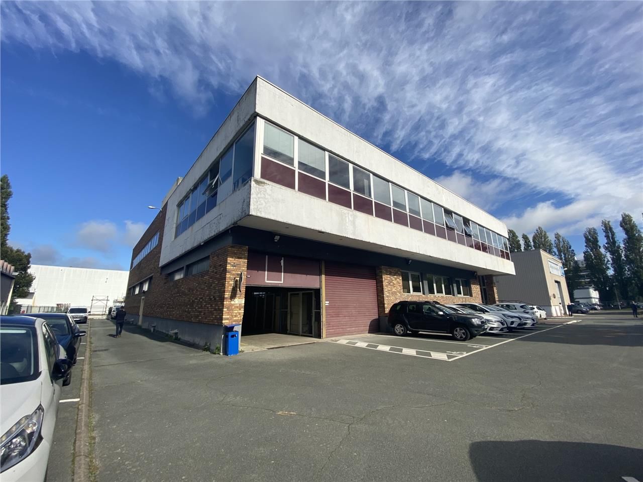 CBRE vous propose à vendre, un entrepôt/local d'a